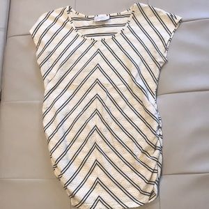 Jessica Simpson maternity top